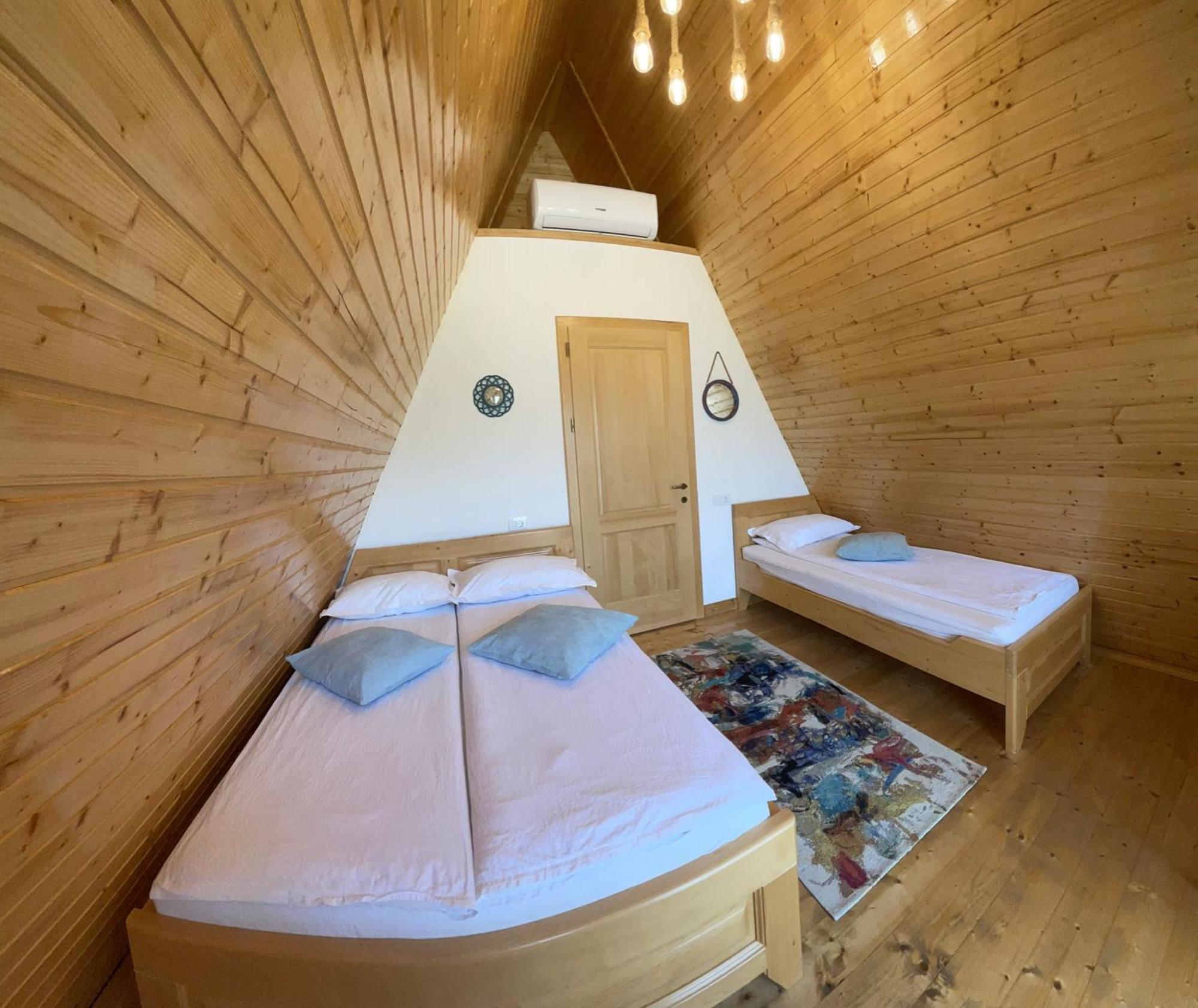 A Frame 1 Transalpina Otel Petresti Dış mekan fotoğraf