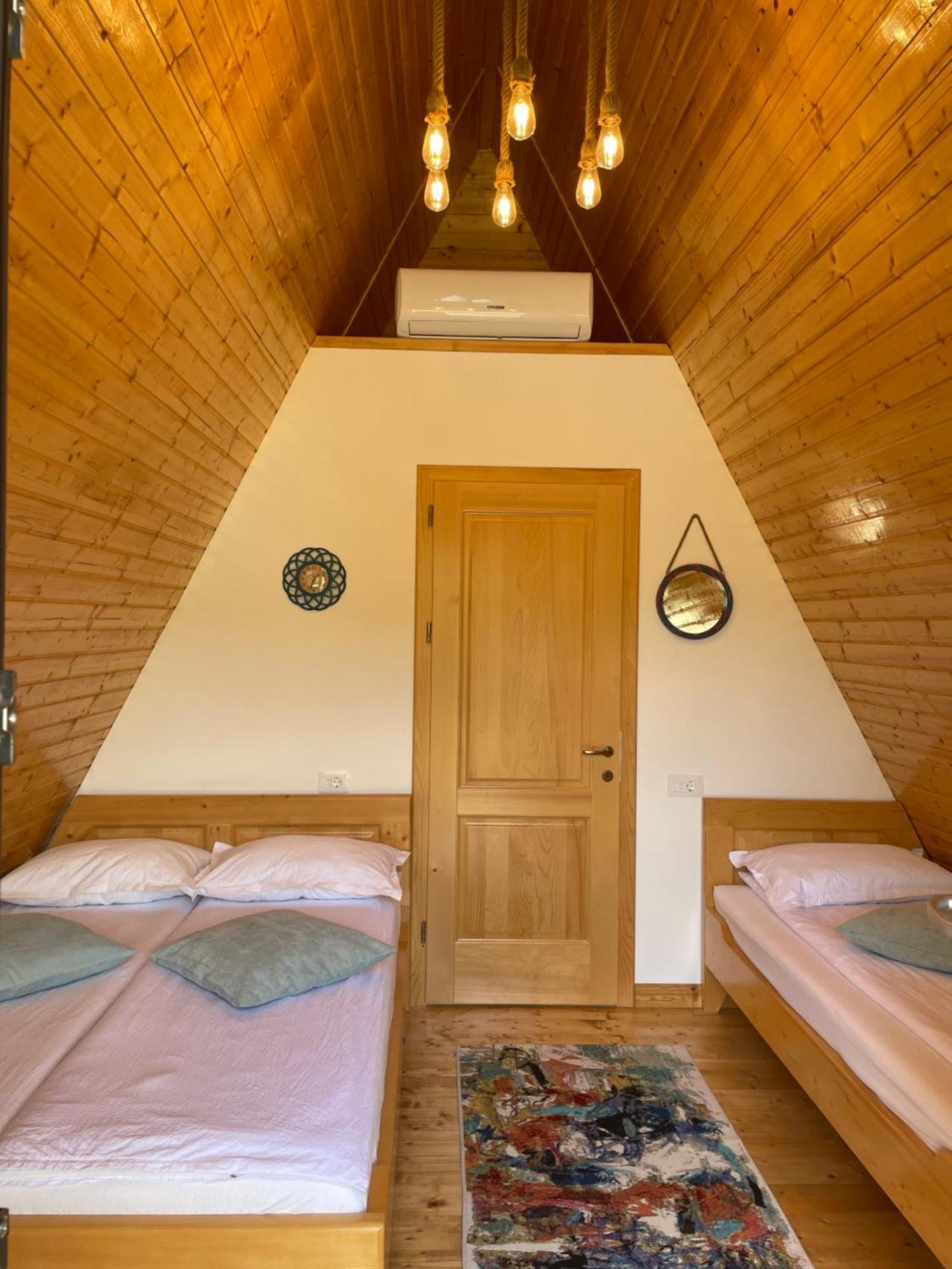 A Frame 1 Transalpina Otel Petresti Dış mekan fotoğraf