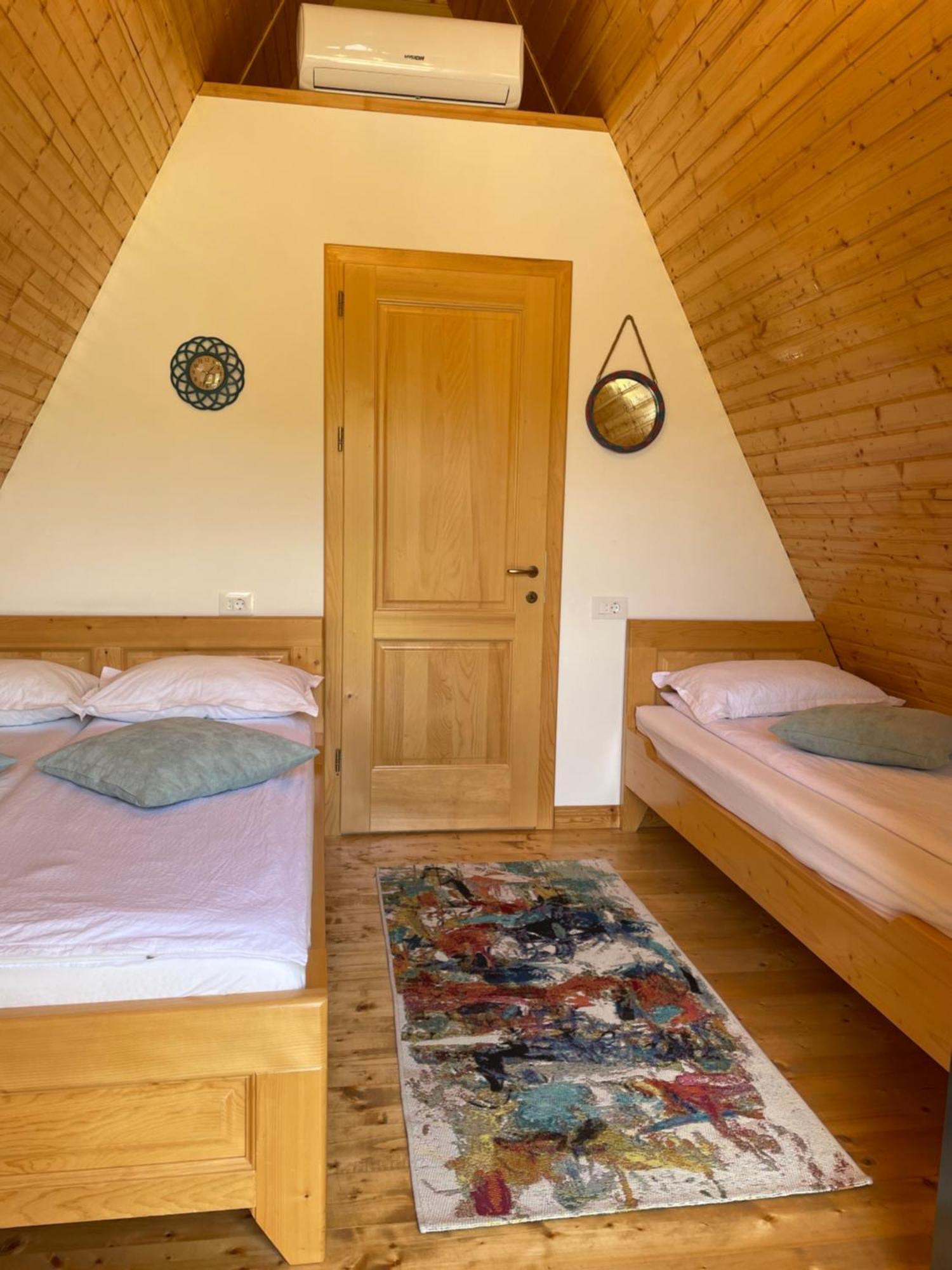 A Frame 1 Transalpina Otel Petresti Dış mekan fotoğraf