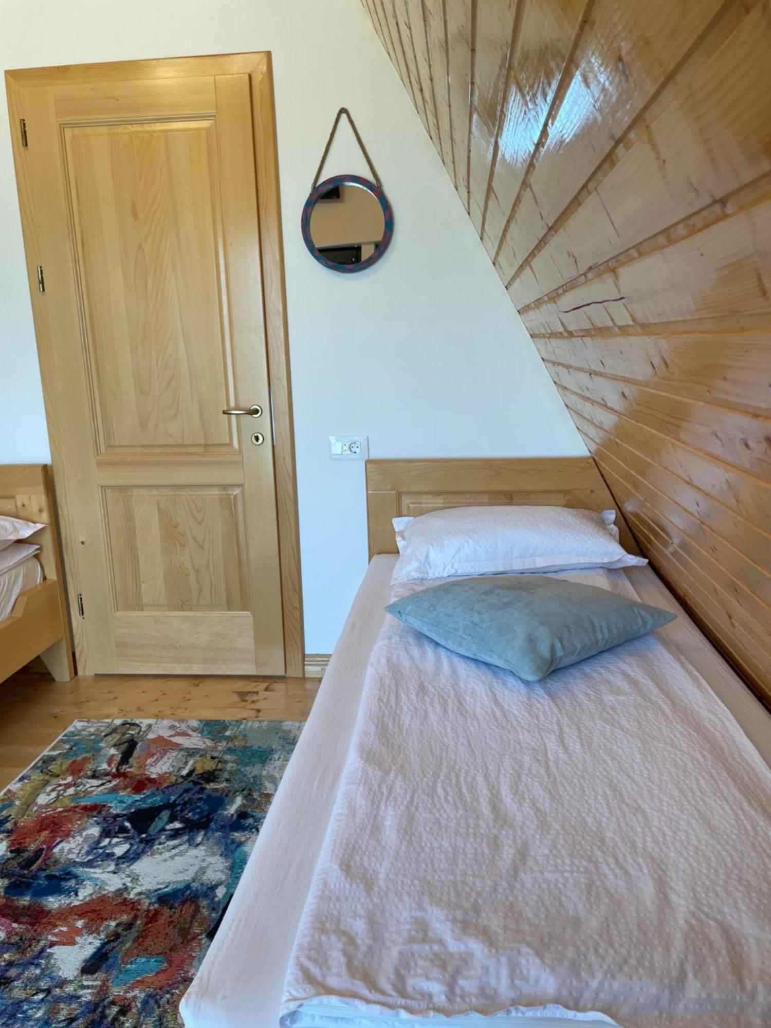 A Frame 1 Transalpina Otel Petresti Dış mekan fotoğraf