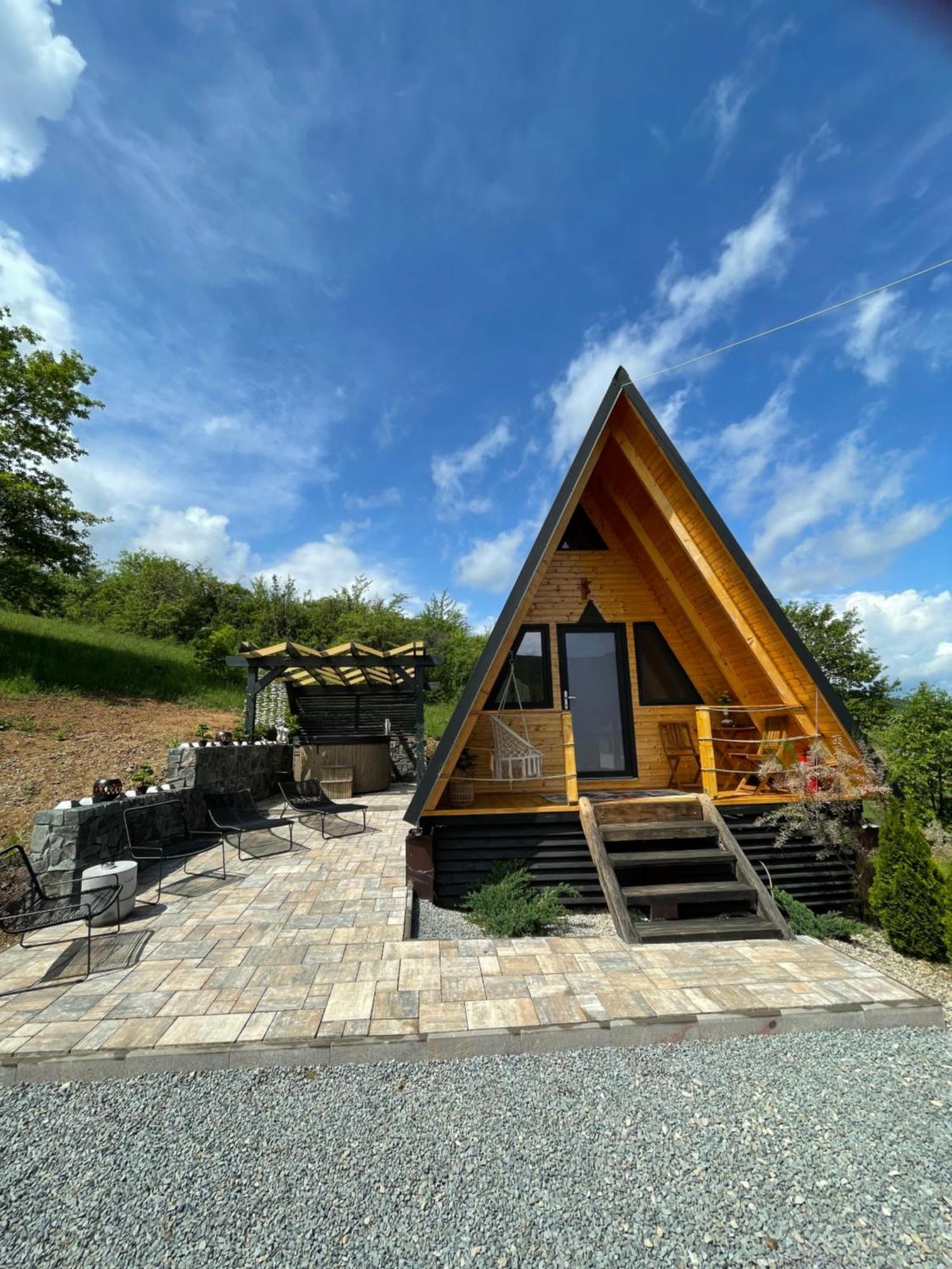 A Frame 1 Transalpina Otel Petresti Dış mekan fotoğraf