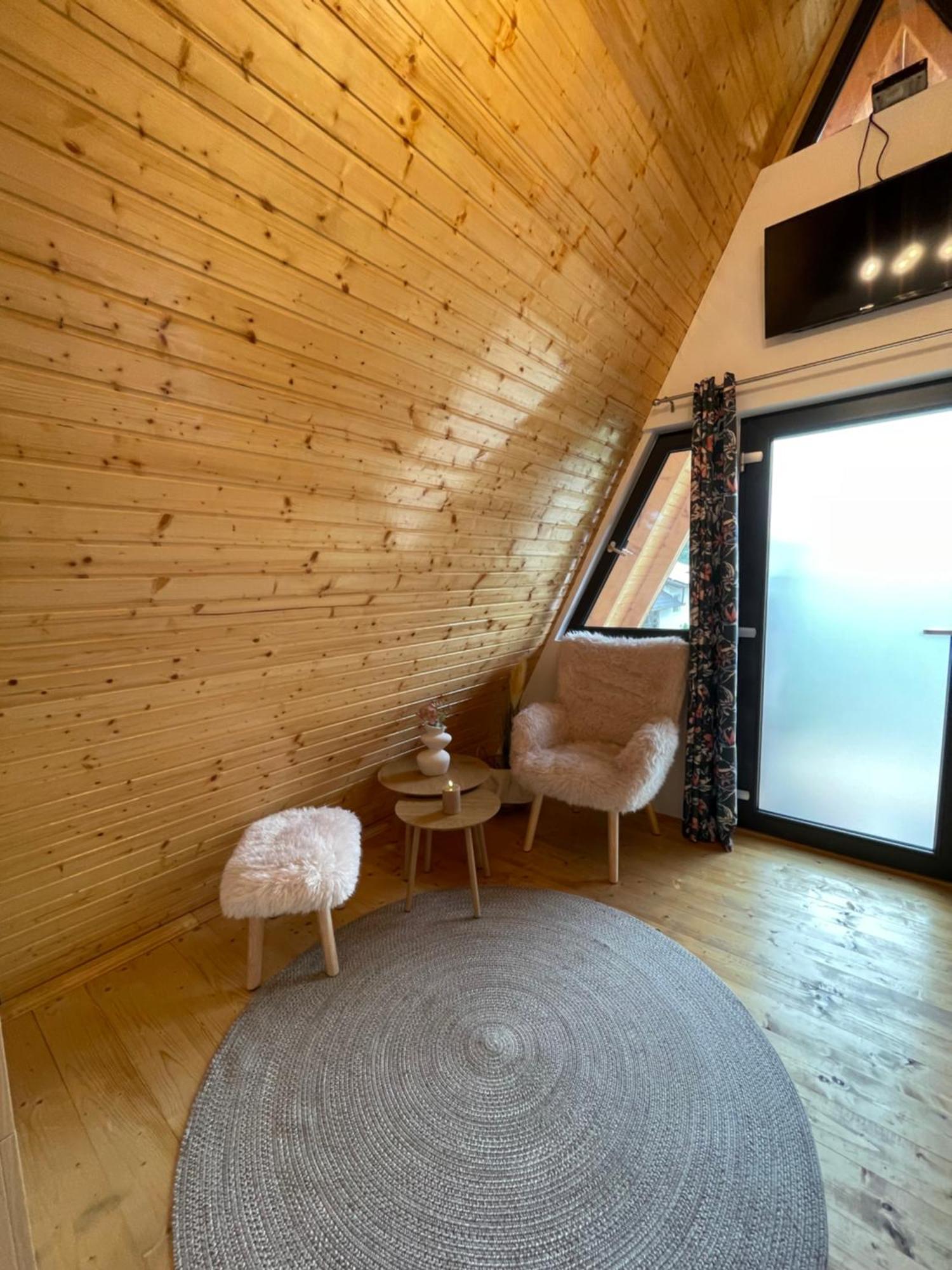 A Frame 1 Transalpina Otel Petresti Dış mekan fotoğraf