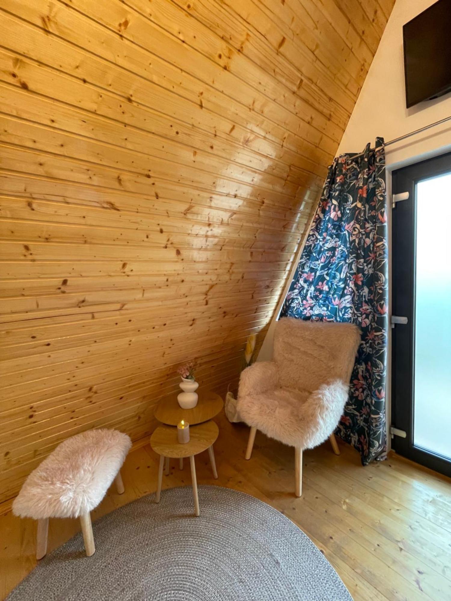 A Frame 1 Transalpina Otel Petresti Dış mekan fotoğraf
