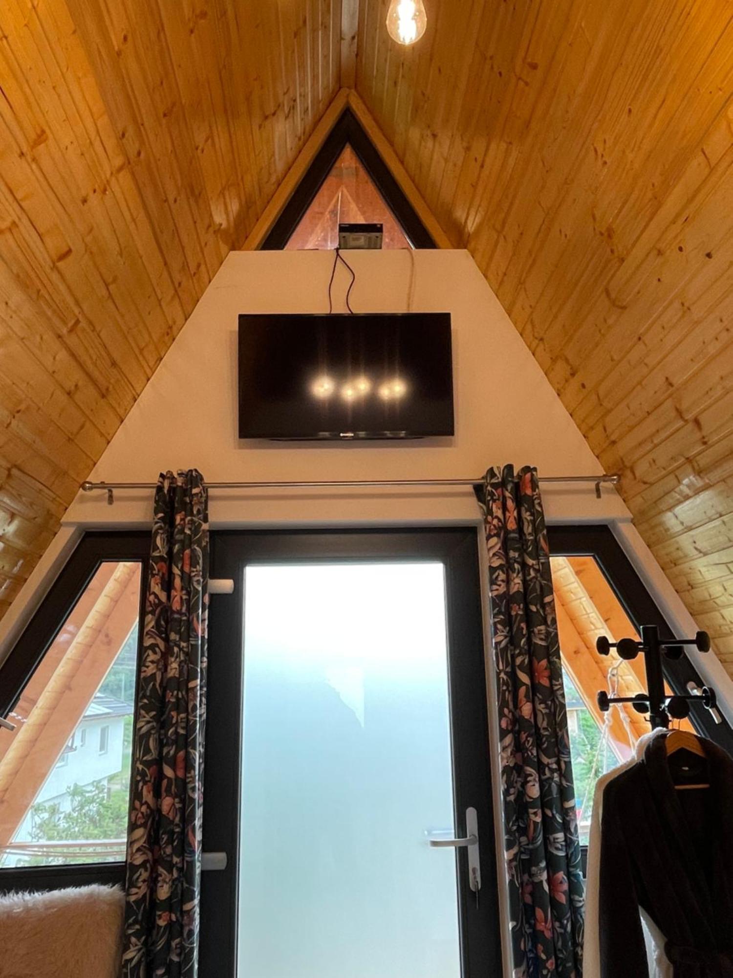 A Frame 1 Transalpina Otel Petresti Dış mekan fotoğraf