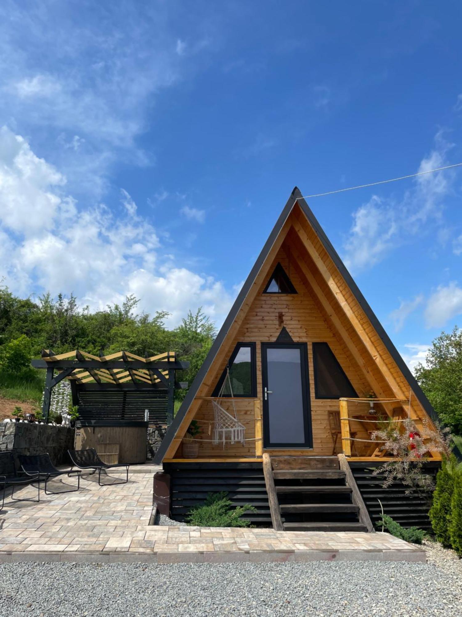 A Frame 1 Transalpina Otel Petresti Dış mekan fotoğraf
