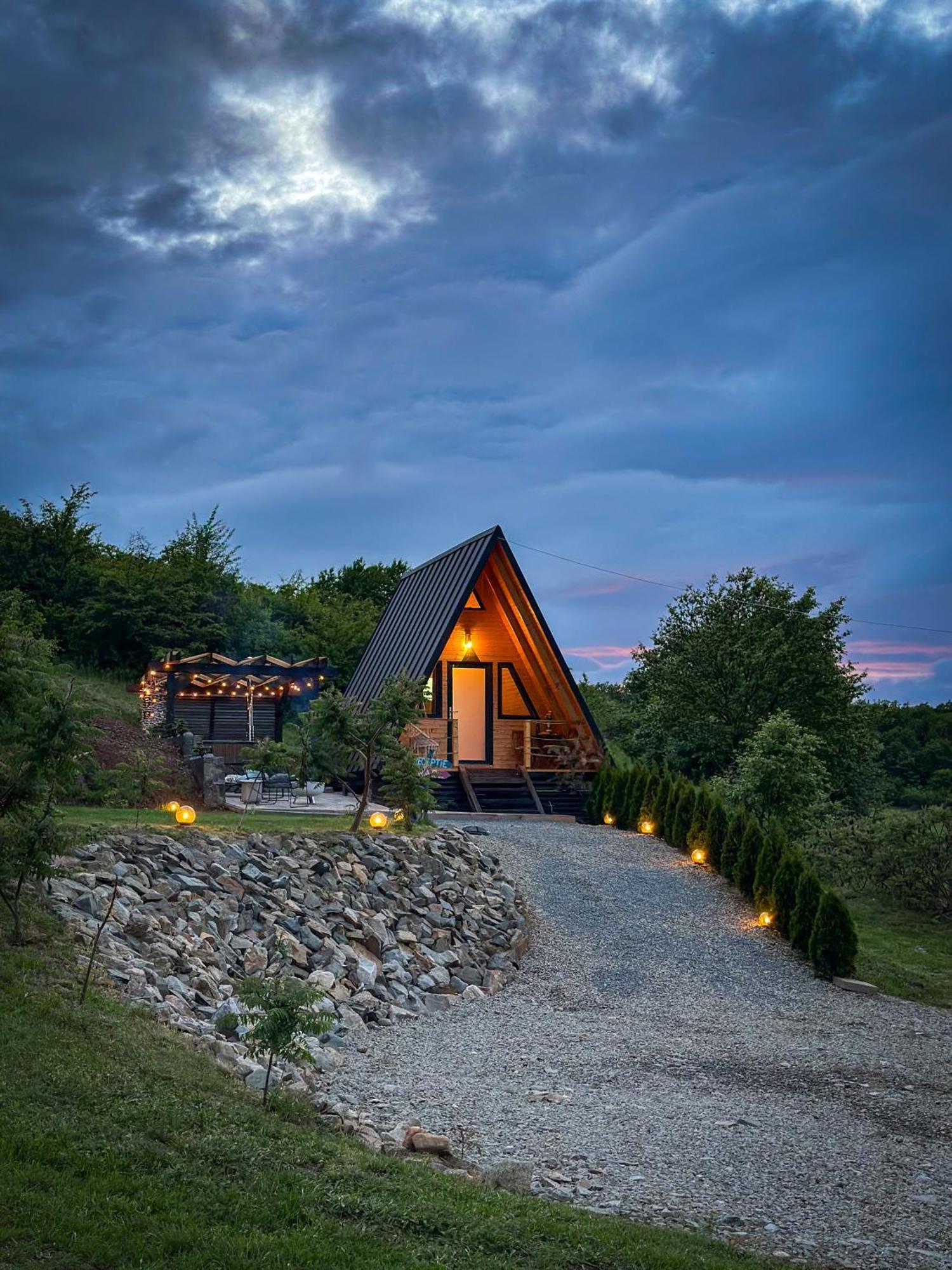 A Frame 1 Transalpina Otel Petresti Dış mekan fotoğraf