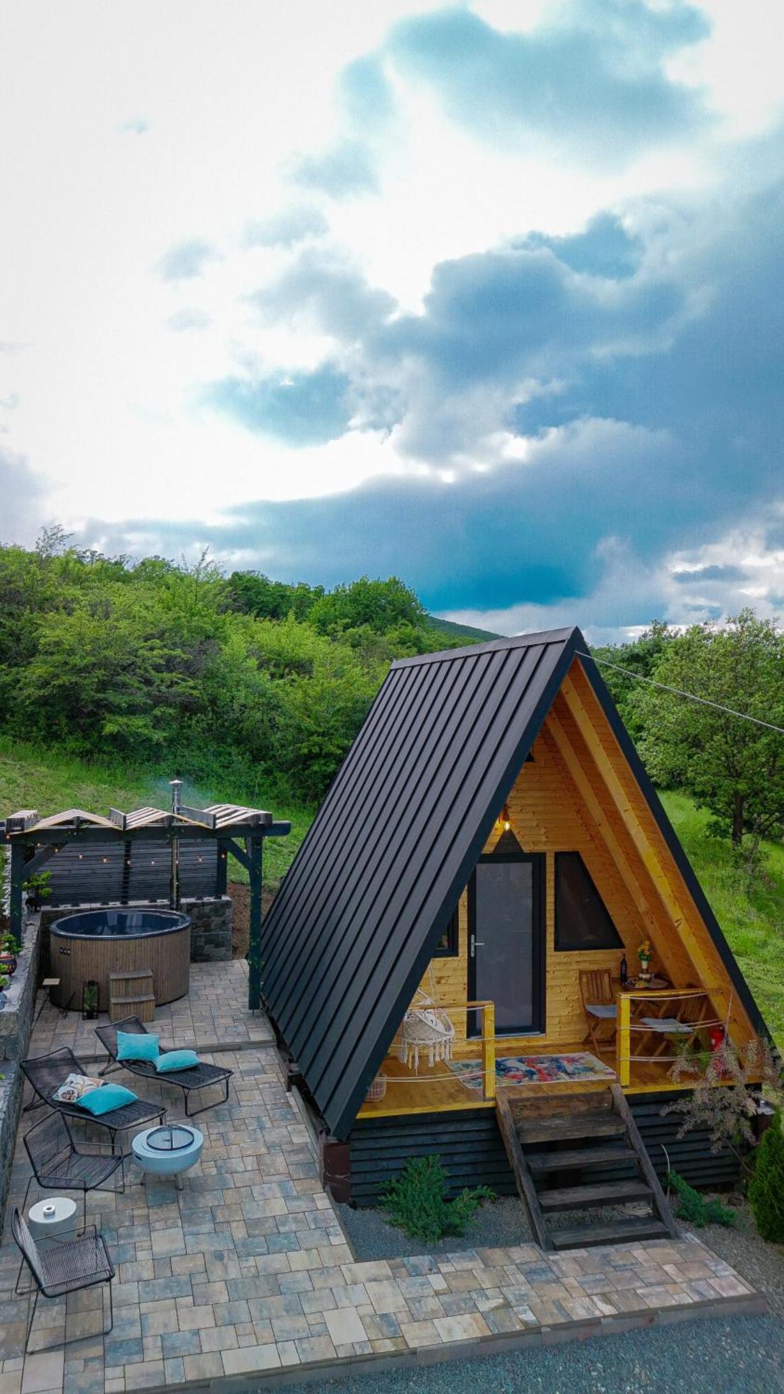 A Frame 1 Transalpina Otel Petresti Dış mekan fotoğraf