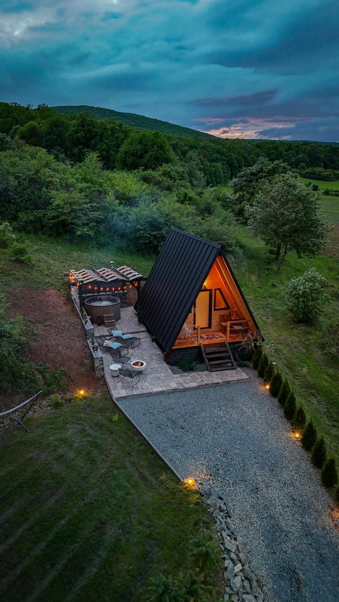 A Frame 1 Transalpina Otel Petresti Dış mekan fotoğraf